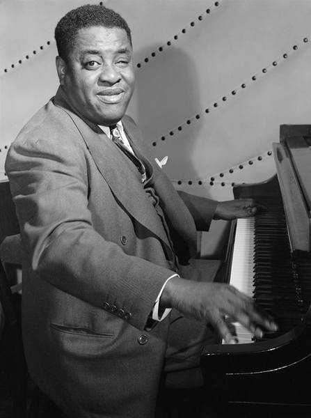 Portrait of Art Tatum, Vogue Room, New York, N.Y., between 1946 and 1948. Photography by William P. Gottlieb