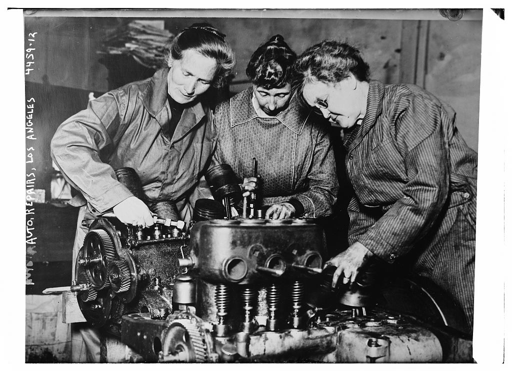 Women auto repair workers in Los Angeles, California during World War I. Between 1915 and 1920